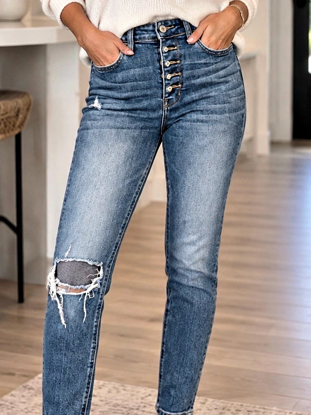 Description:
14-15” w VERVET Blue high-rise button-fly jeans in a medium